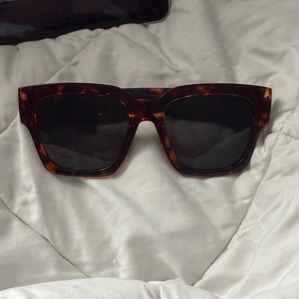 Tortoiseshell Square Frame Women's Sunglasses - Brown